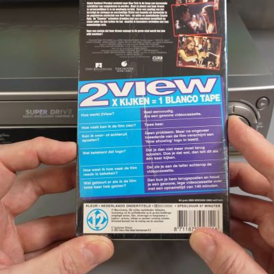 The back of the 2View VHS box. The instructions are all in Dutch, as its (sole) launch market. (Credit: Techmoan, YouTube)