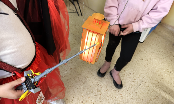 3D printed Hagrid's lantern with a magic wand